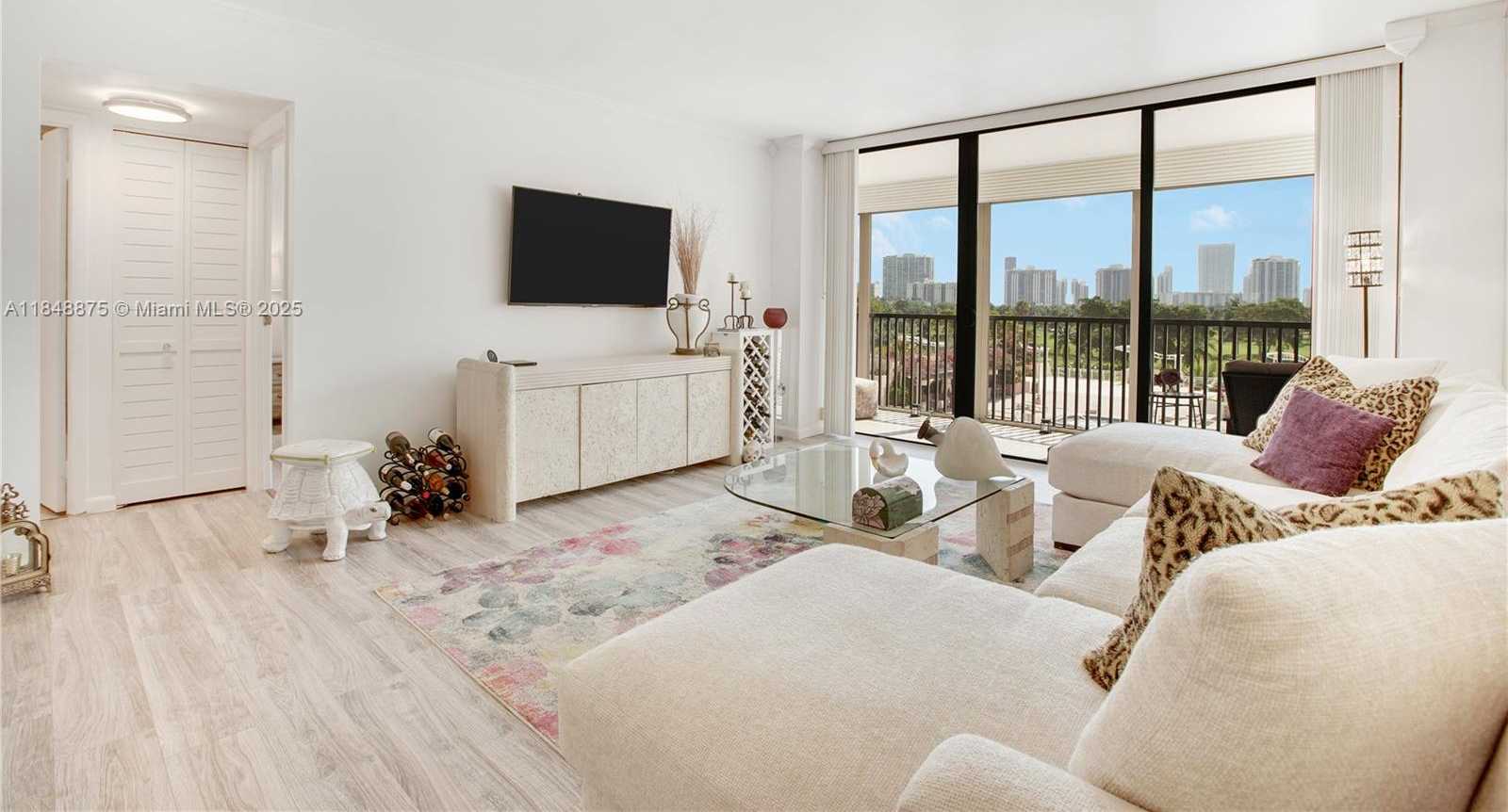 Small Image of 20301 WEST COUNTRY CLUB DRIVE #526, Aventura Number 6