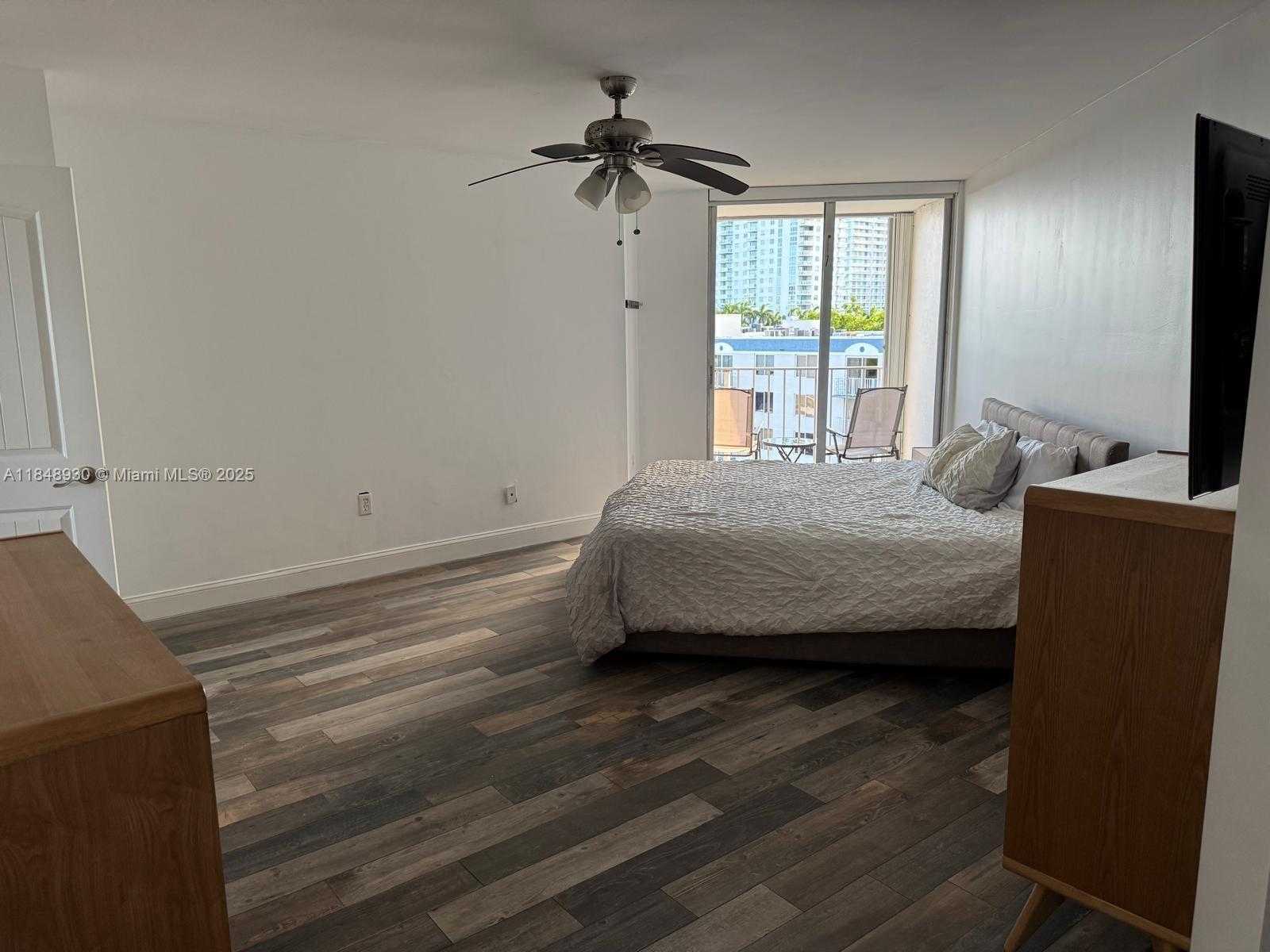 Small Image of 1700 NORTH WEST N RIVER DR #704, Miami Number 14