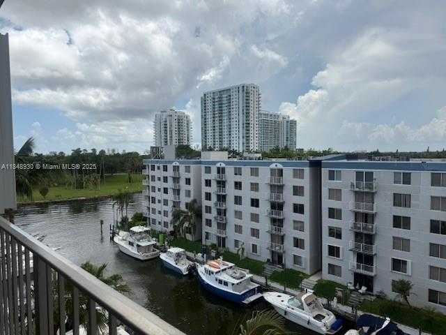 Small Image of 1700 NORTH WEST N RIVER DR #704, Miami Number 19
