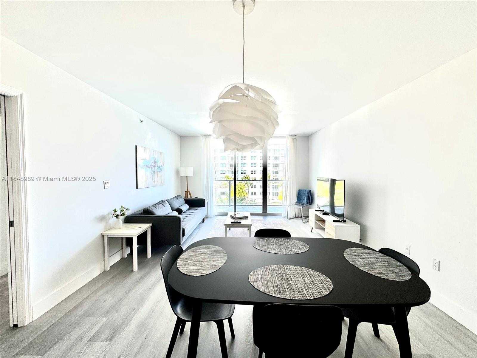 Small Image of 1155 BRICKELL BAY DR #906, Miami Number 3