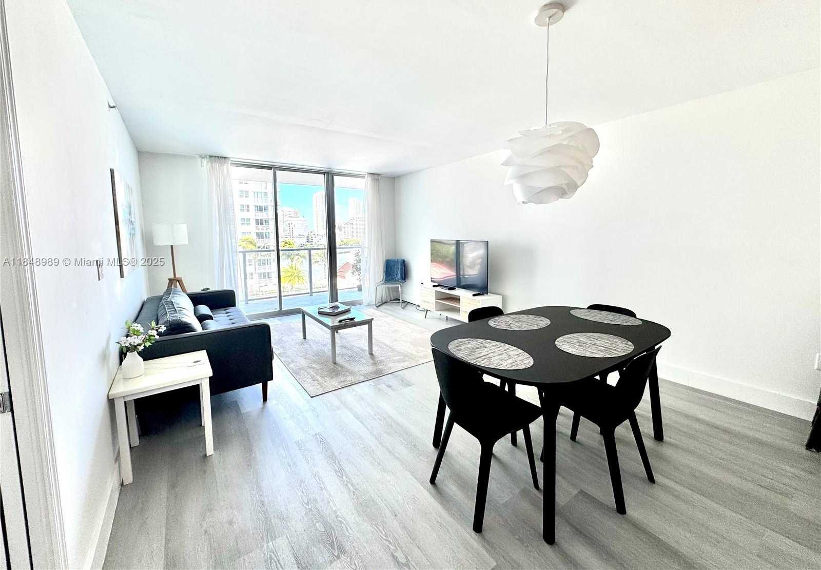 Small Image of 1155 BRICKELL BAY DR #906, Miami Number 4