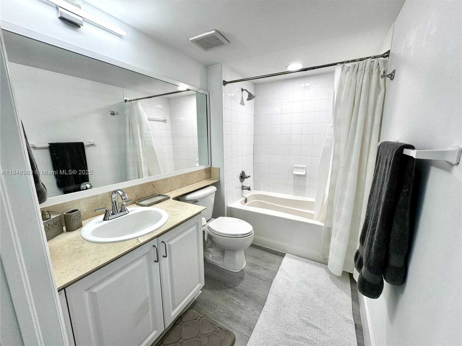 Small Image of 1155 BRICKELL BAY DR #906, Miami Number 5