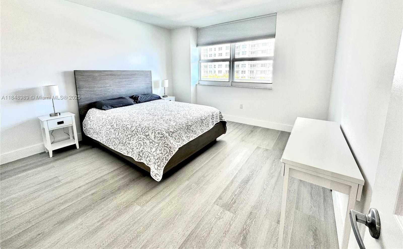 Small Image of 1155 BRICKELL BAY DR #906, Miami Number 6