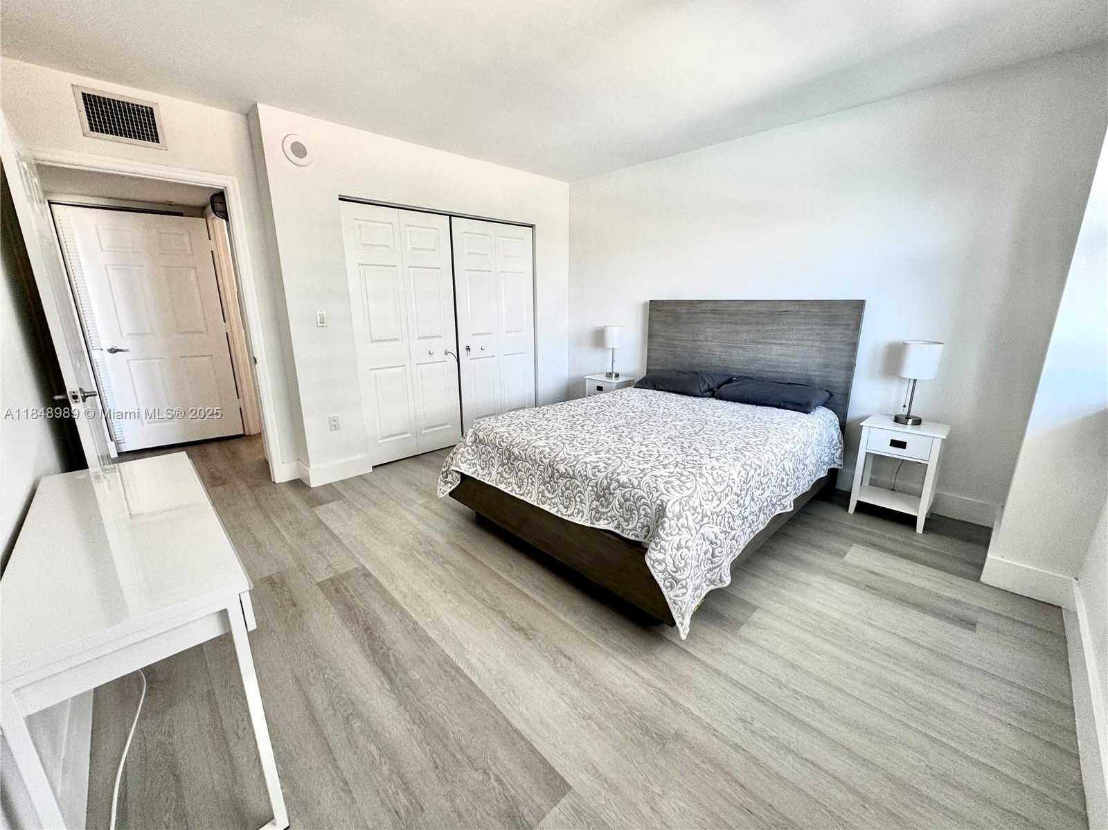 Small Image of 1155 BRICKELL BAY DR #906, Miami Number 7