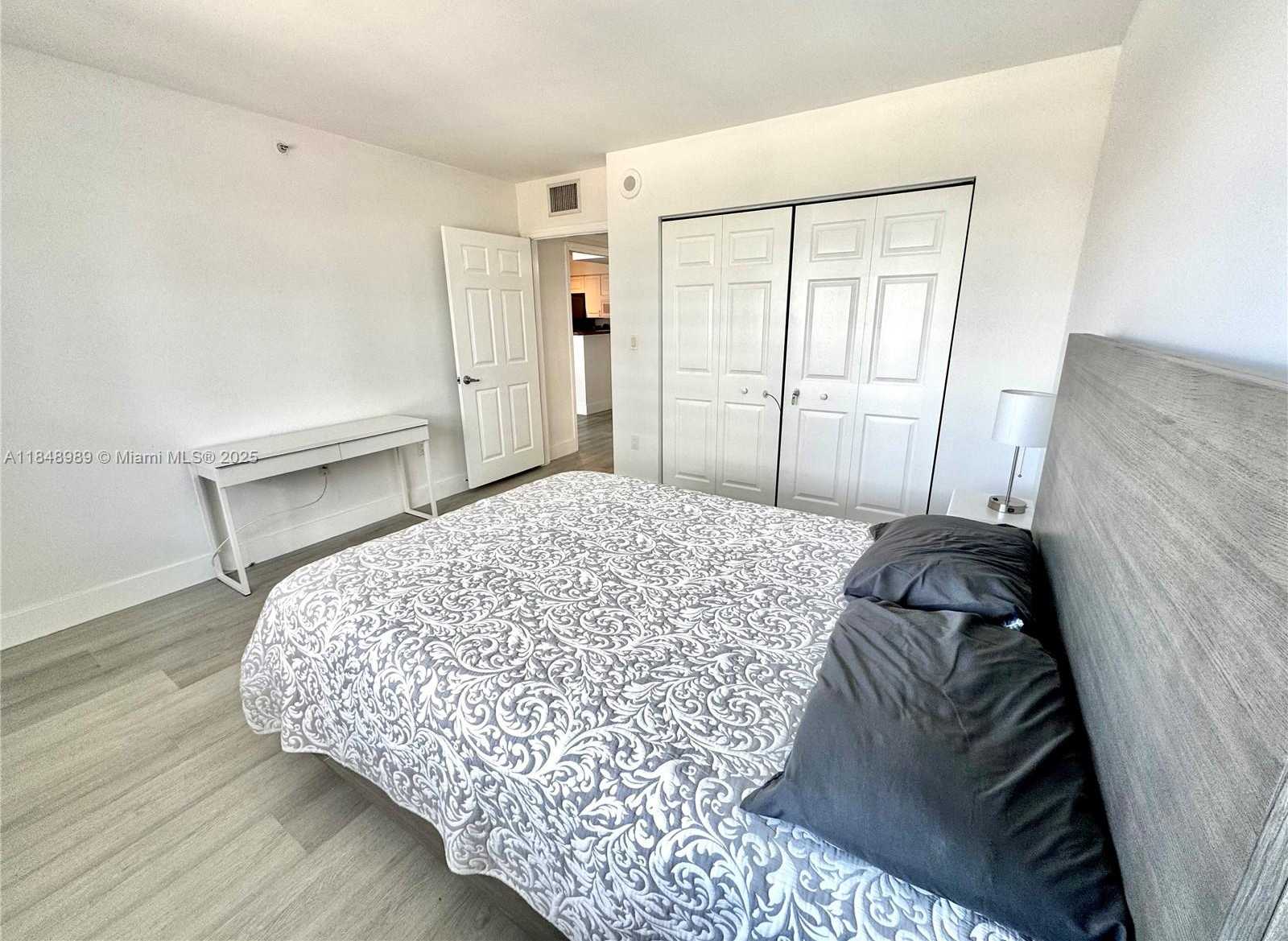 Small Image of 1155 BRICKELL BAY DR #906, Miami Number 8