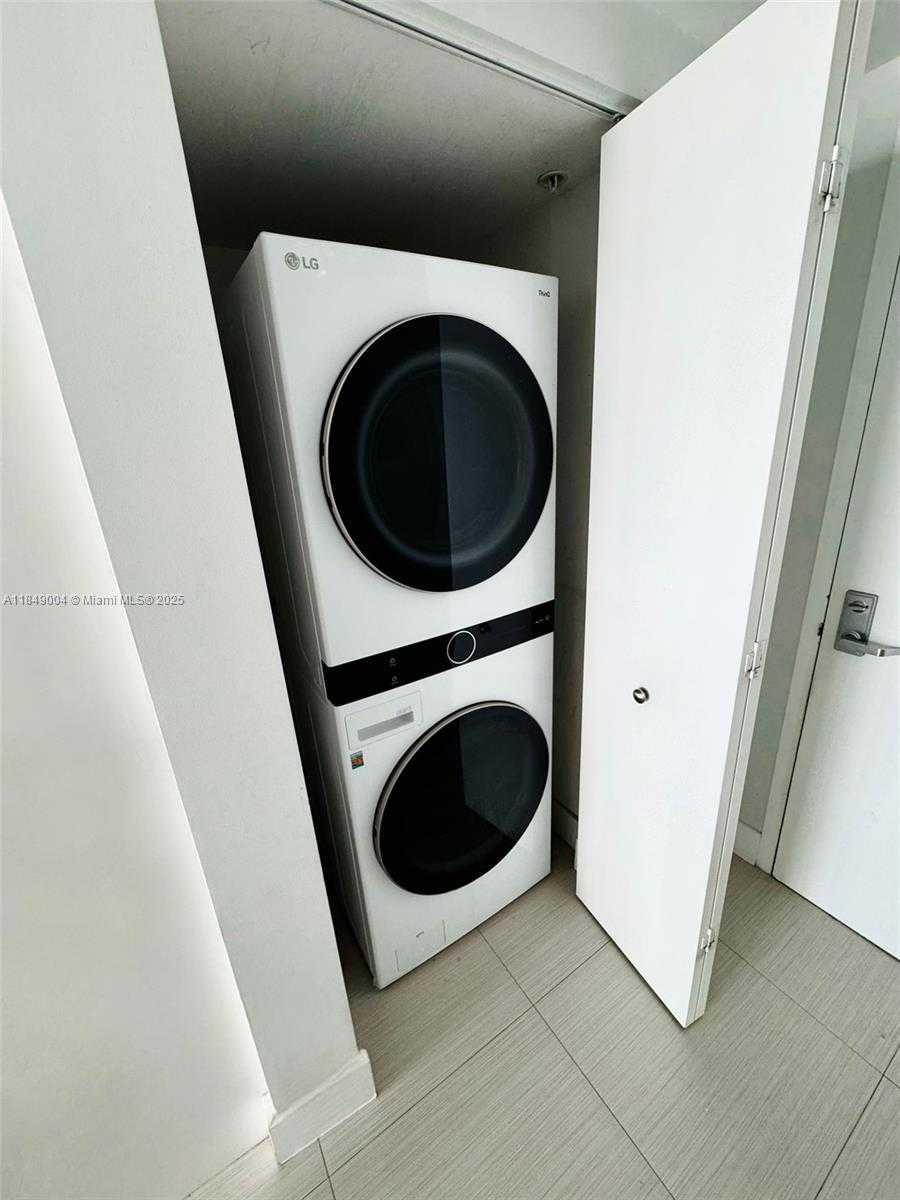 Small Image of 92 SOUTH WEST 3RD ST #3608, Miami Number 17
