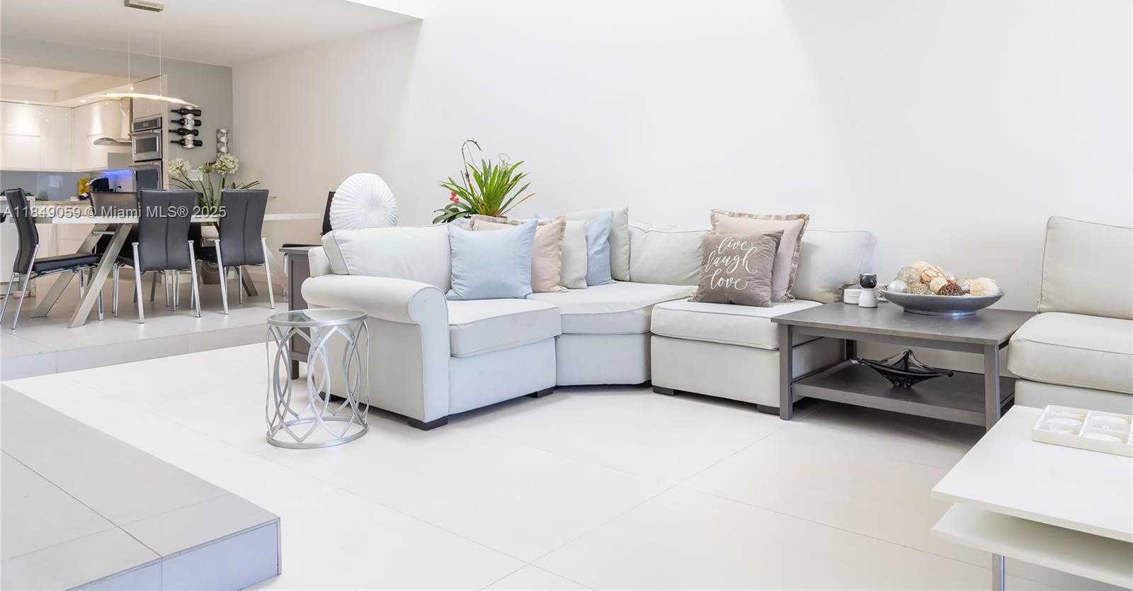 Small Image of 330 POINCIANA DR #1002, Sunny Isles Beach Number 10