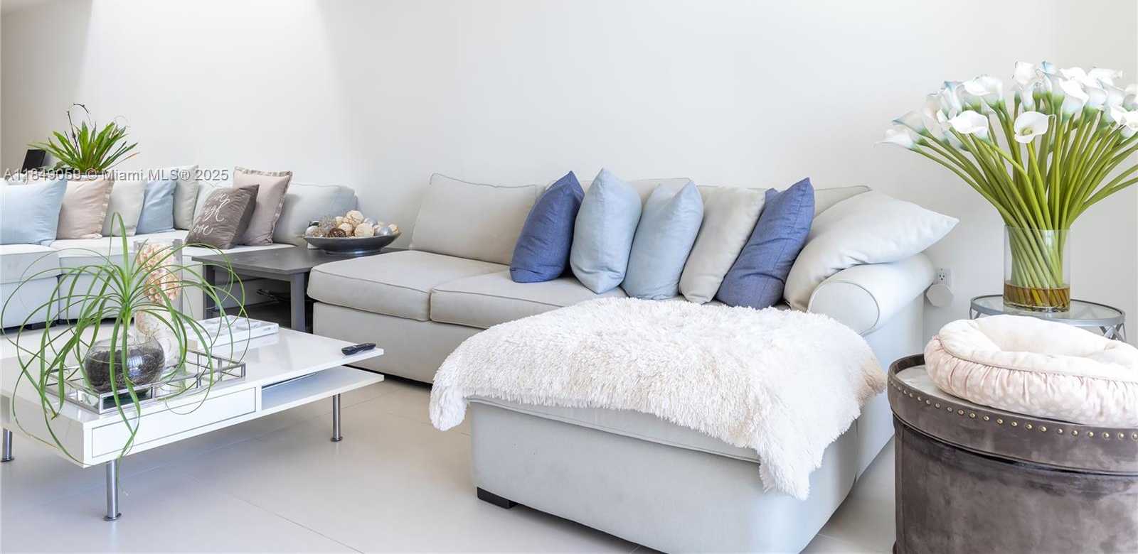 Small Image of 330 POINCIANA DR #1002, Sunny Isles Beach Number 12