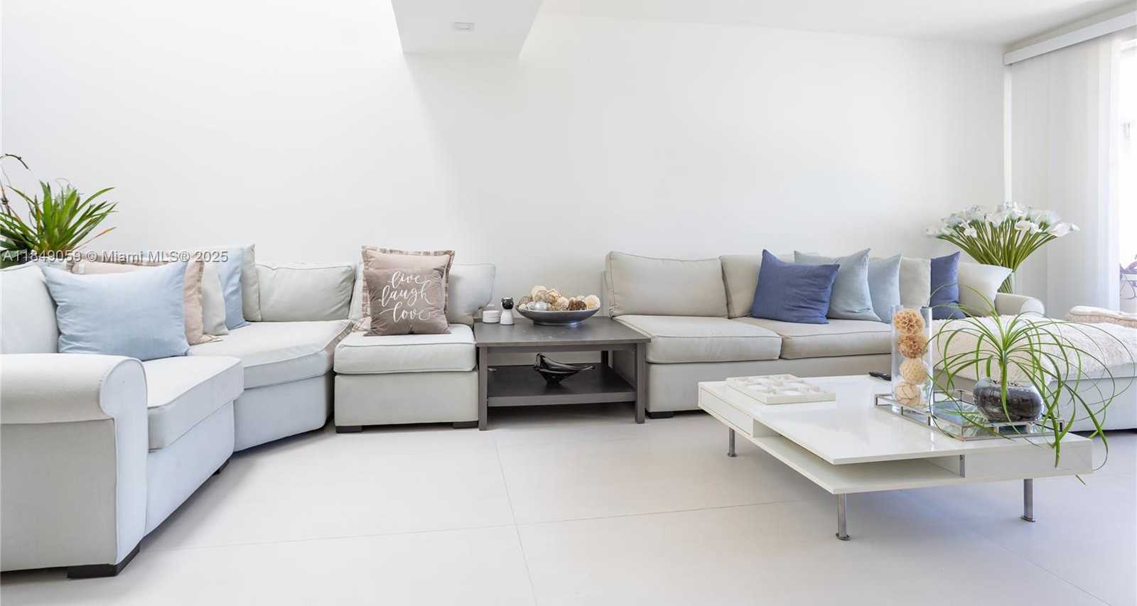 Small Image of 330 POINCIANA DR #1002, Sunny Isles Beach Number 13