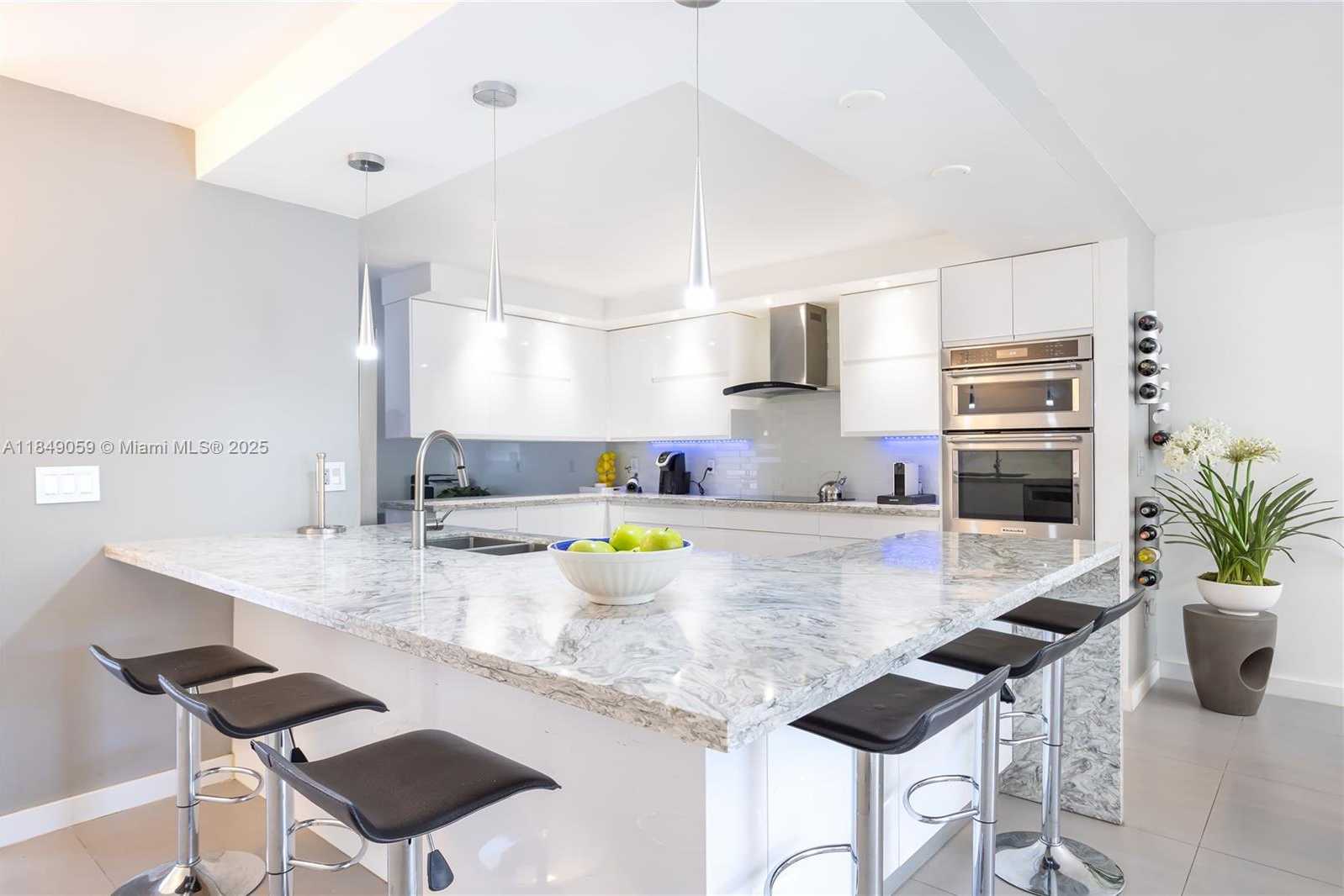 Small Image of 330 POINCIANA DR #1002, Sunny Isles Beach Number 16