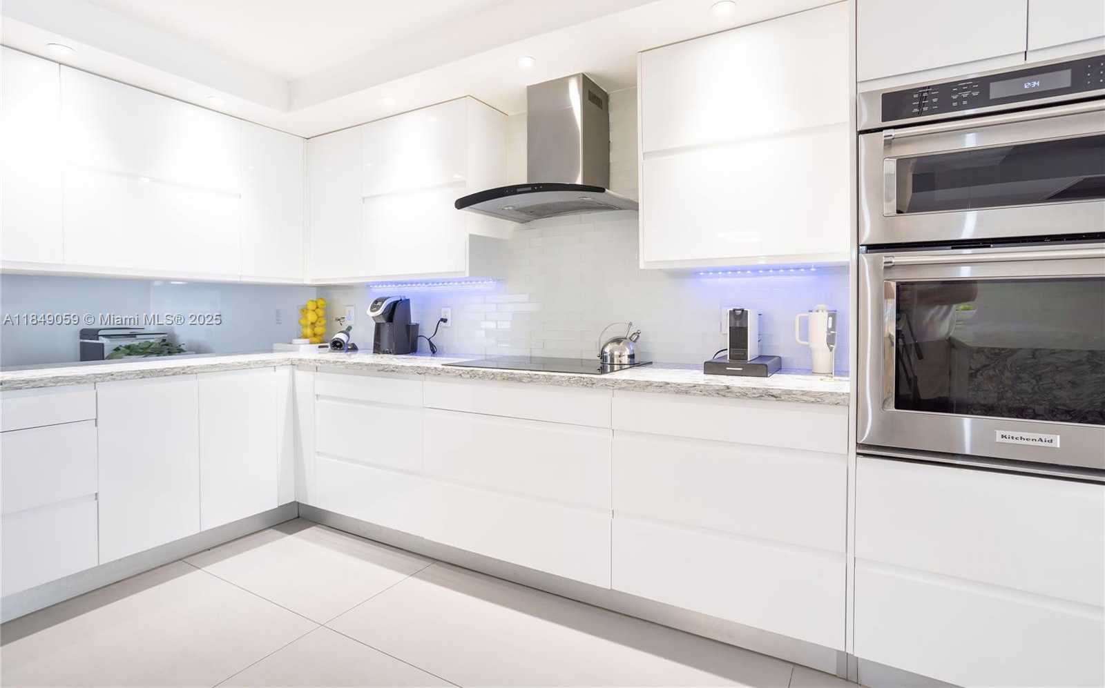 Small Image of 330 POINCIANA DR #1002, Sunny Isles Beach Number 17
