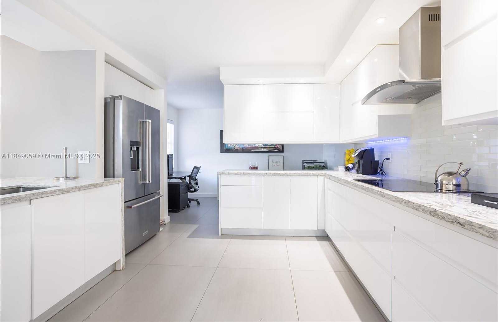 Small Image of 330 POINCIANA DR #1002, Sunny Isles Beach Number 18