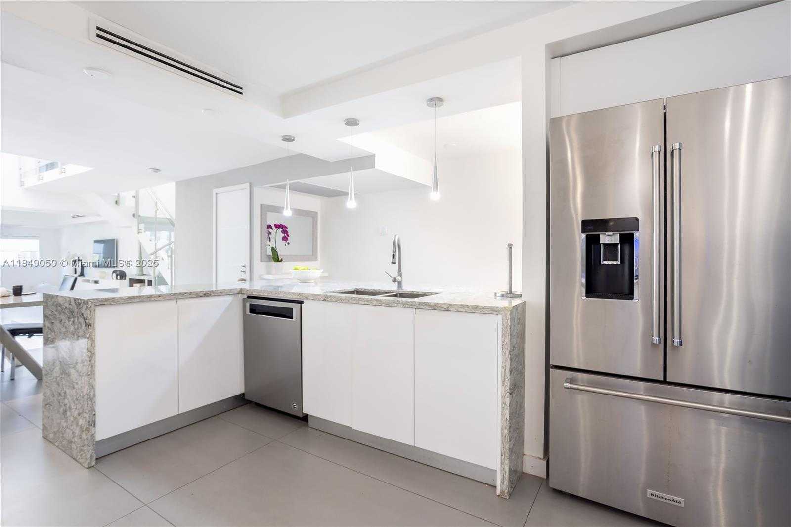 Small Image of 330 POINCIANA DR #1002, Sunny Isles Beach Number 19