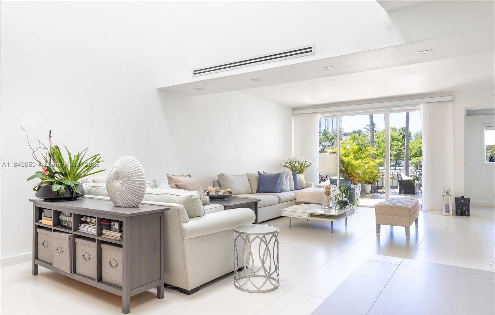 Small Image of 330 POINCIANA DR #1002, Sunny Isles Beach Number 2