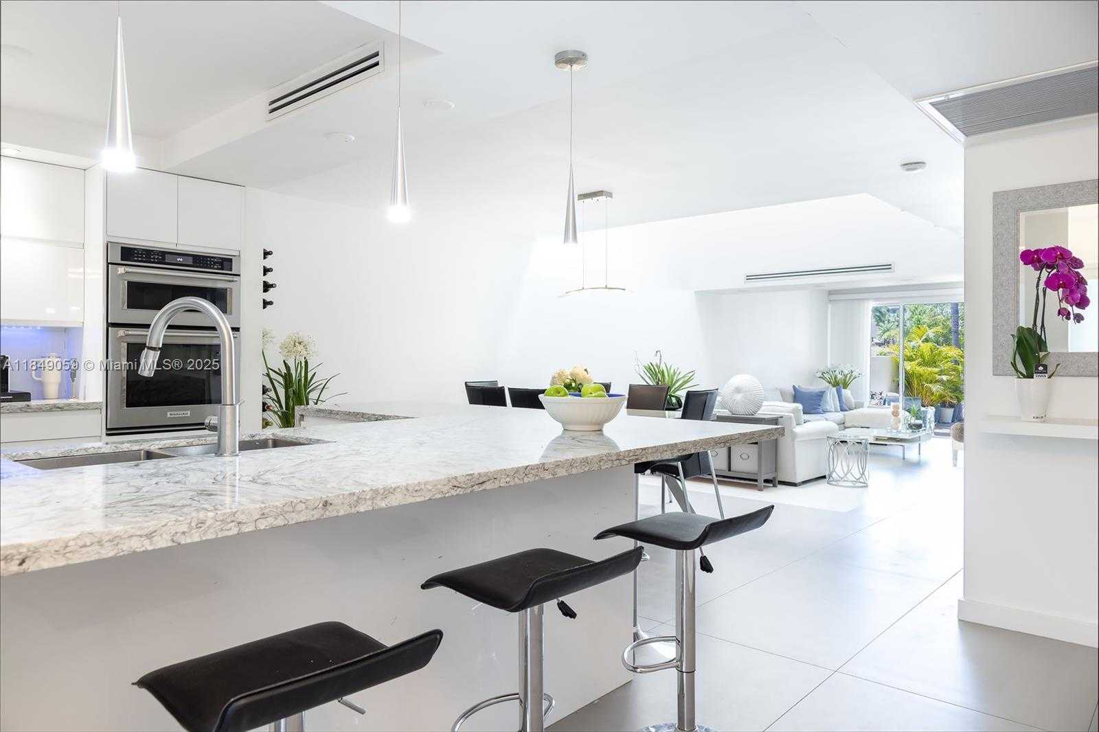 Small Image of 330 POINCIANA DR #1002, Sunny Isles Beach Number 21