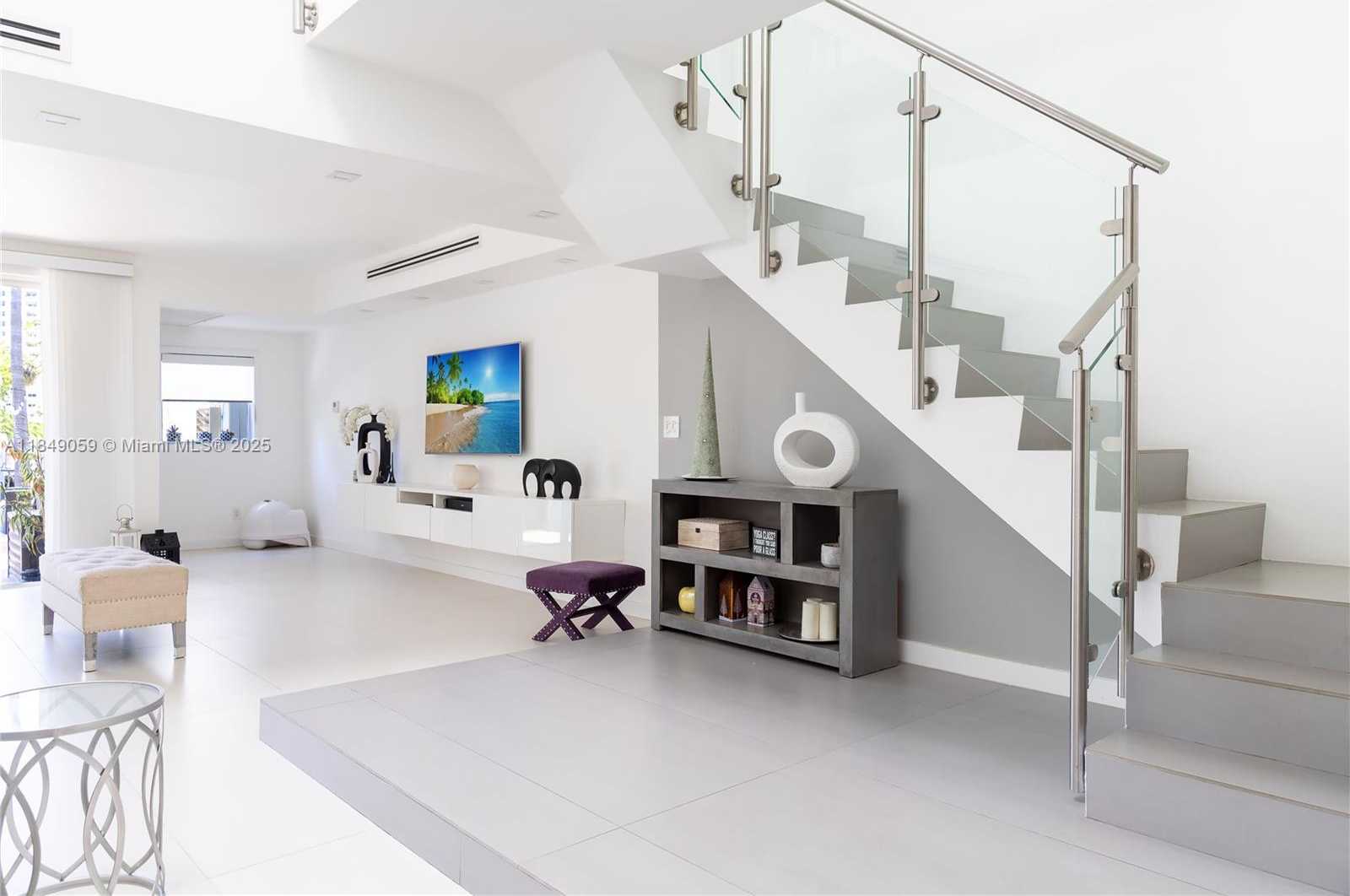 Small Image of 330 POINCIANA DR #1002, Sunny Isles Beach Number 25