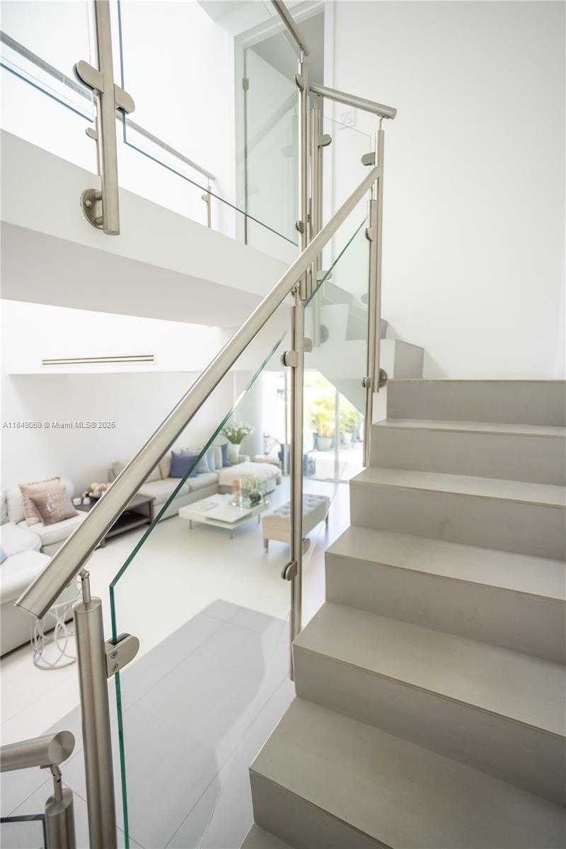 Small Image of 330 POINCIANA DR #1002, Sunny Isles Beach Number 26