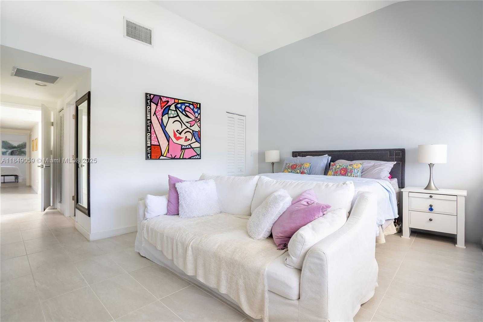 Small Image of 330 POINCIANA DR #1002, Sunny Isles Beach Number 29