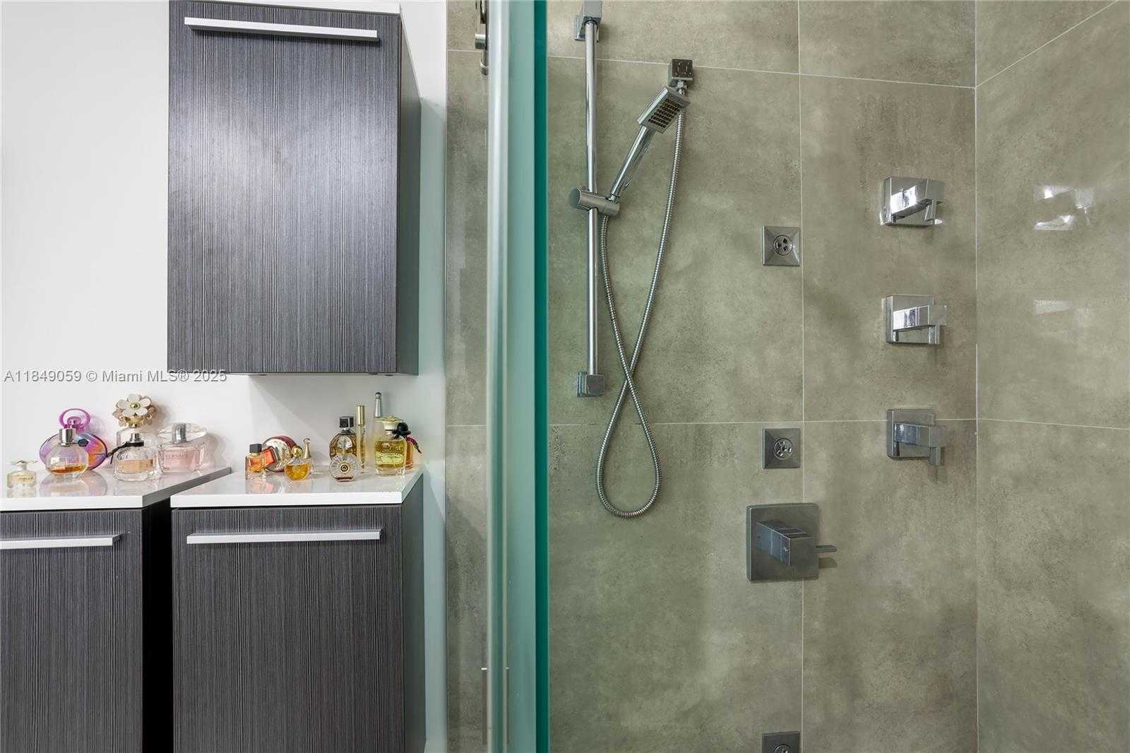 Small Image of 330 POINCIANA DR #1002, Sunny Isles Beach Number 32