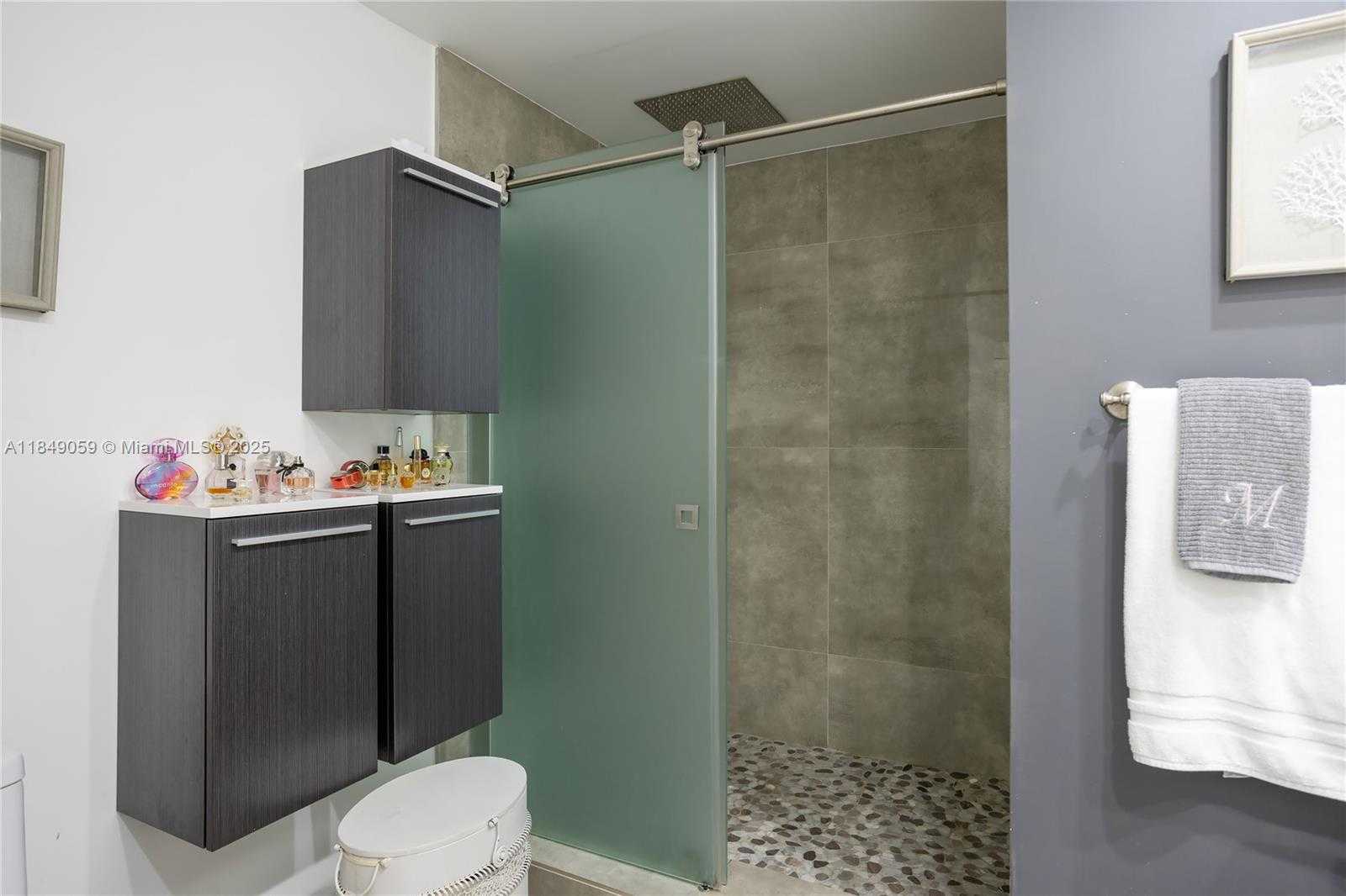 Small Image of 330 POINCIANA DR #1002, Sunny Isles Beach Number 33