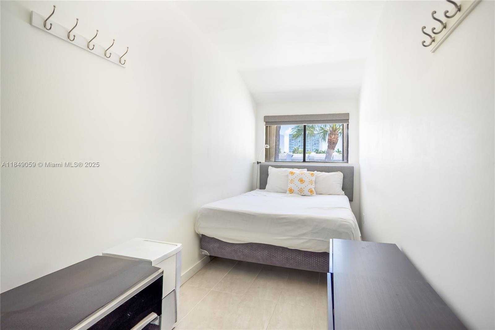 Small Image of 330 POINCIANA DR #1002, Sunny Isles Beach Number 34