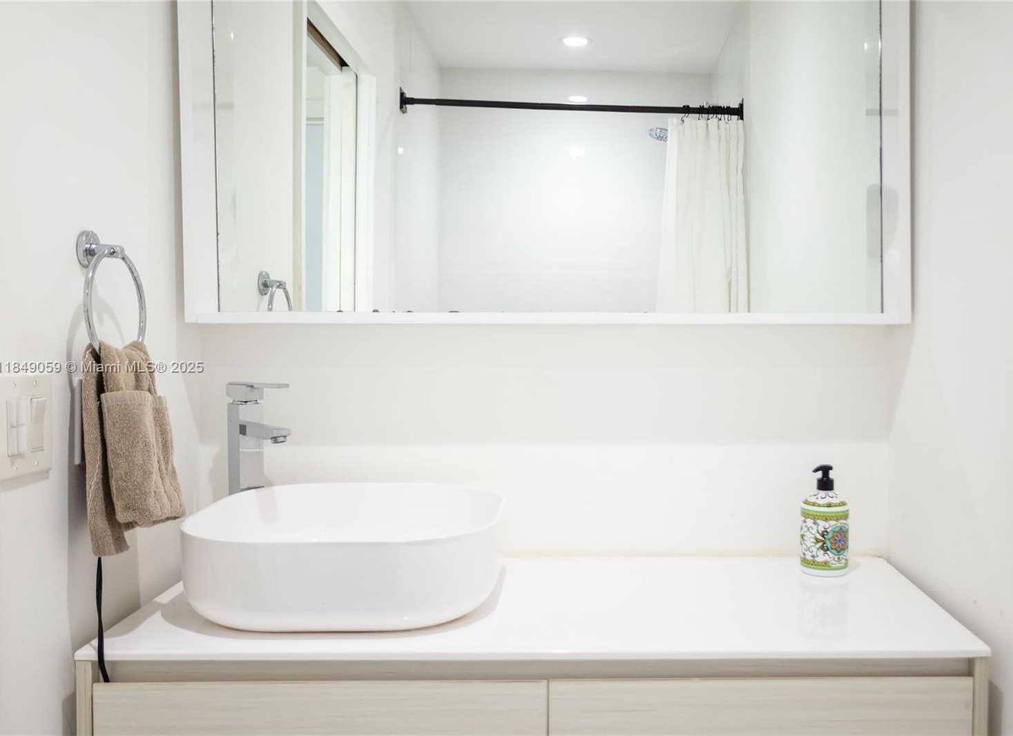 Small Image of 330 POINCIANA DR #1002, Sunny Isles Beach Number 37