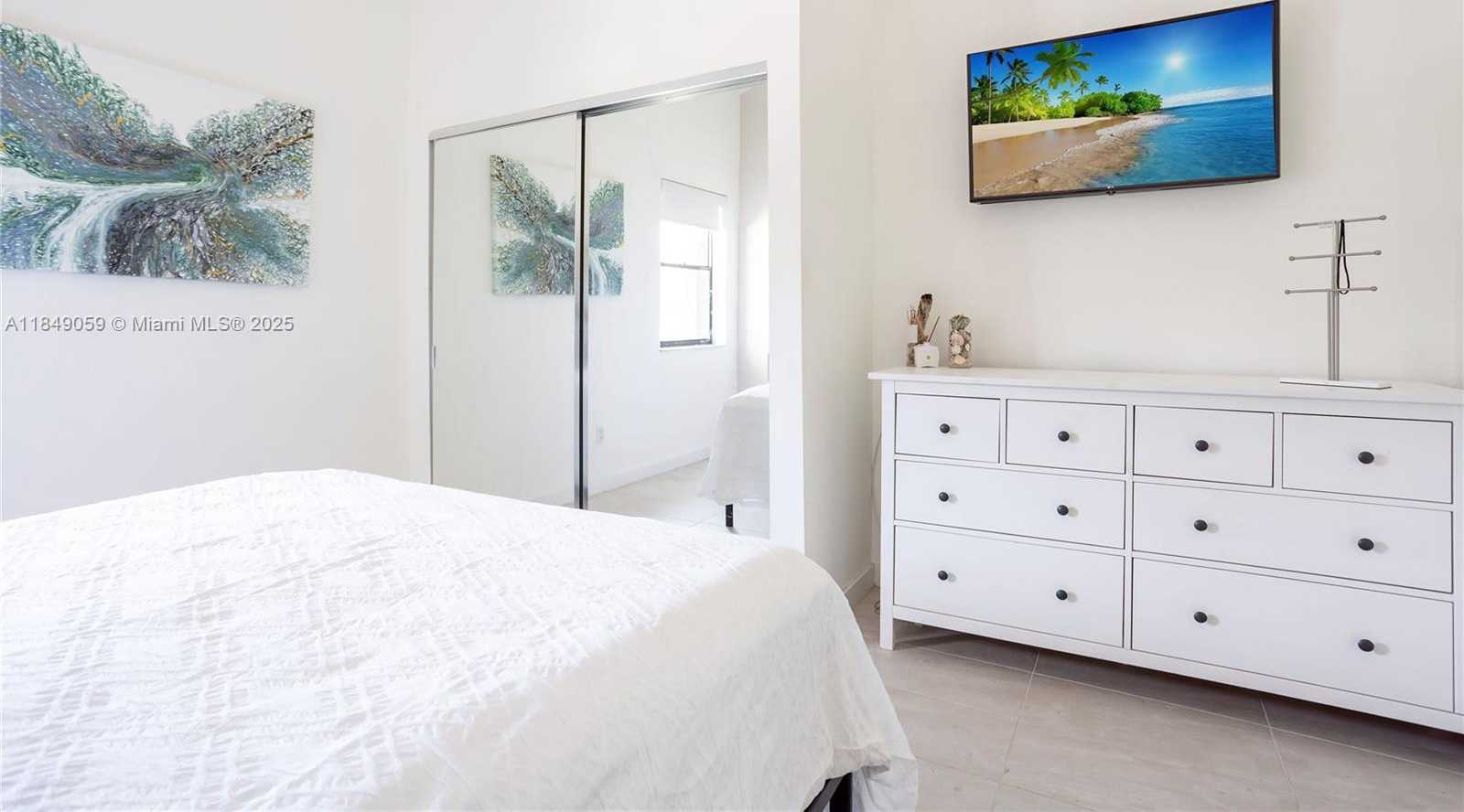 Small Image of 330 POINCIANA DR #1002, Sunny Isles Beach Number 39