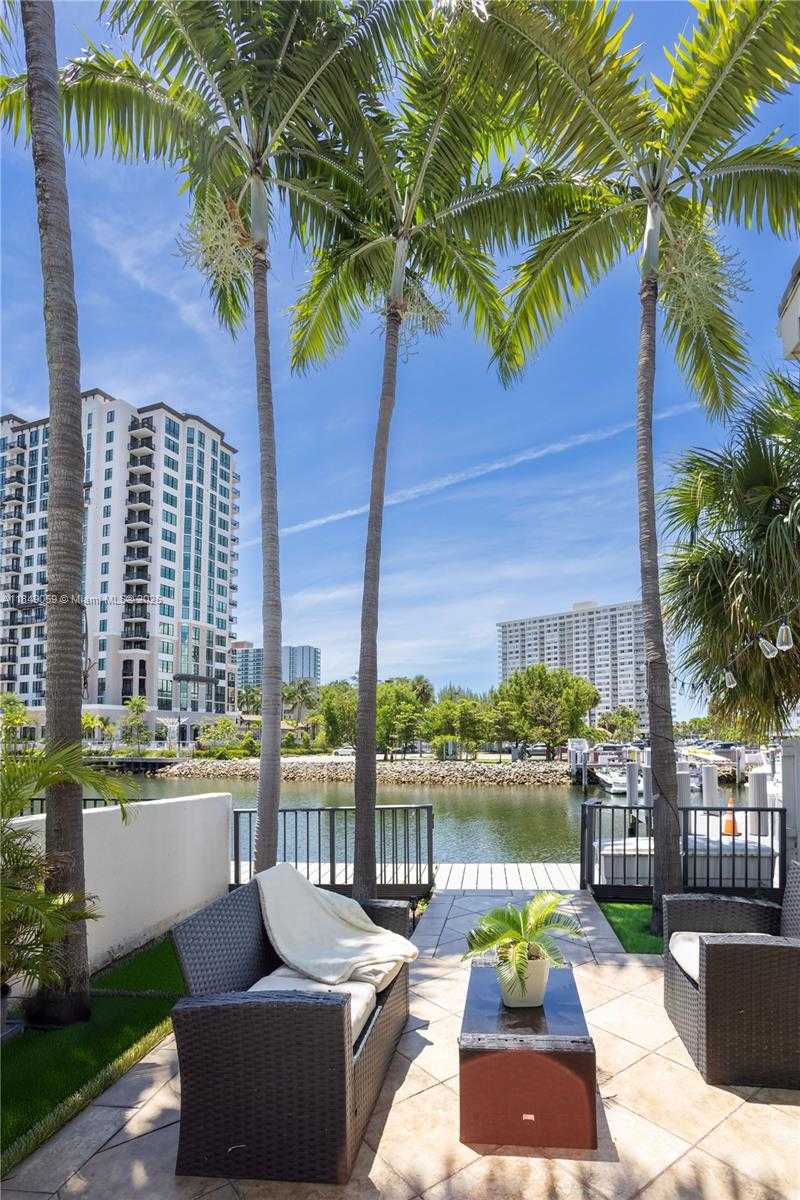 Small Image of 330 POINCIANA DR #1002, Sunny Isles Beach Number 41