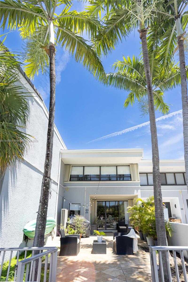 Small Image of 330 POINCIANA DR #1002, Sunny Isles Beach Number 46