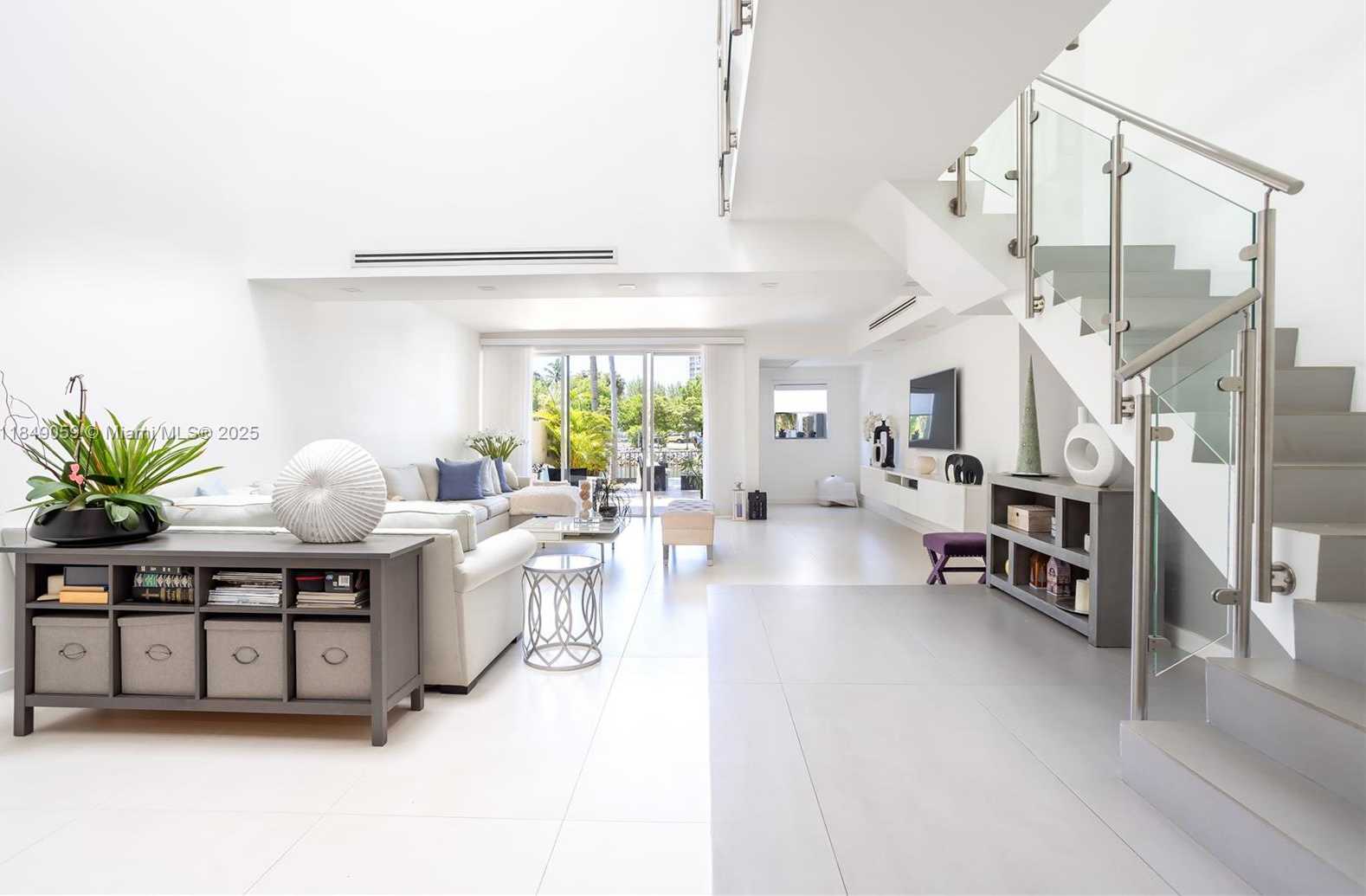 Small Image of 330 POINCIANA DR #1002, Sunny Isles Beach Number 5