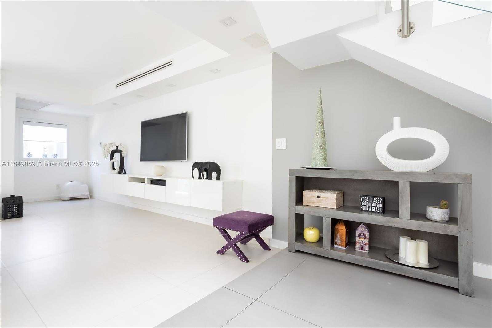 Small Image of 330 POINCIANA DR #1002, Sunny Isles Beach Number 7