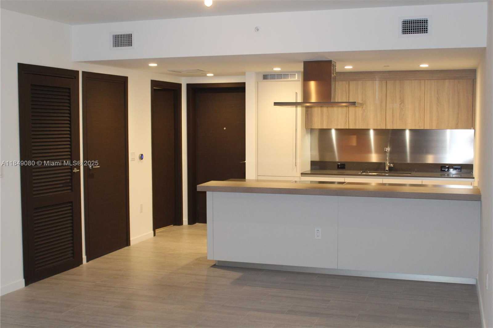 Small Image of 1000 BRICKELL PLZ #1906, Miami Number 3