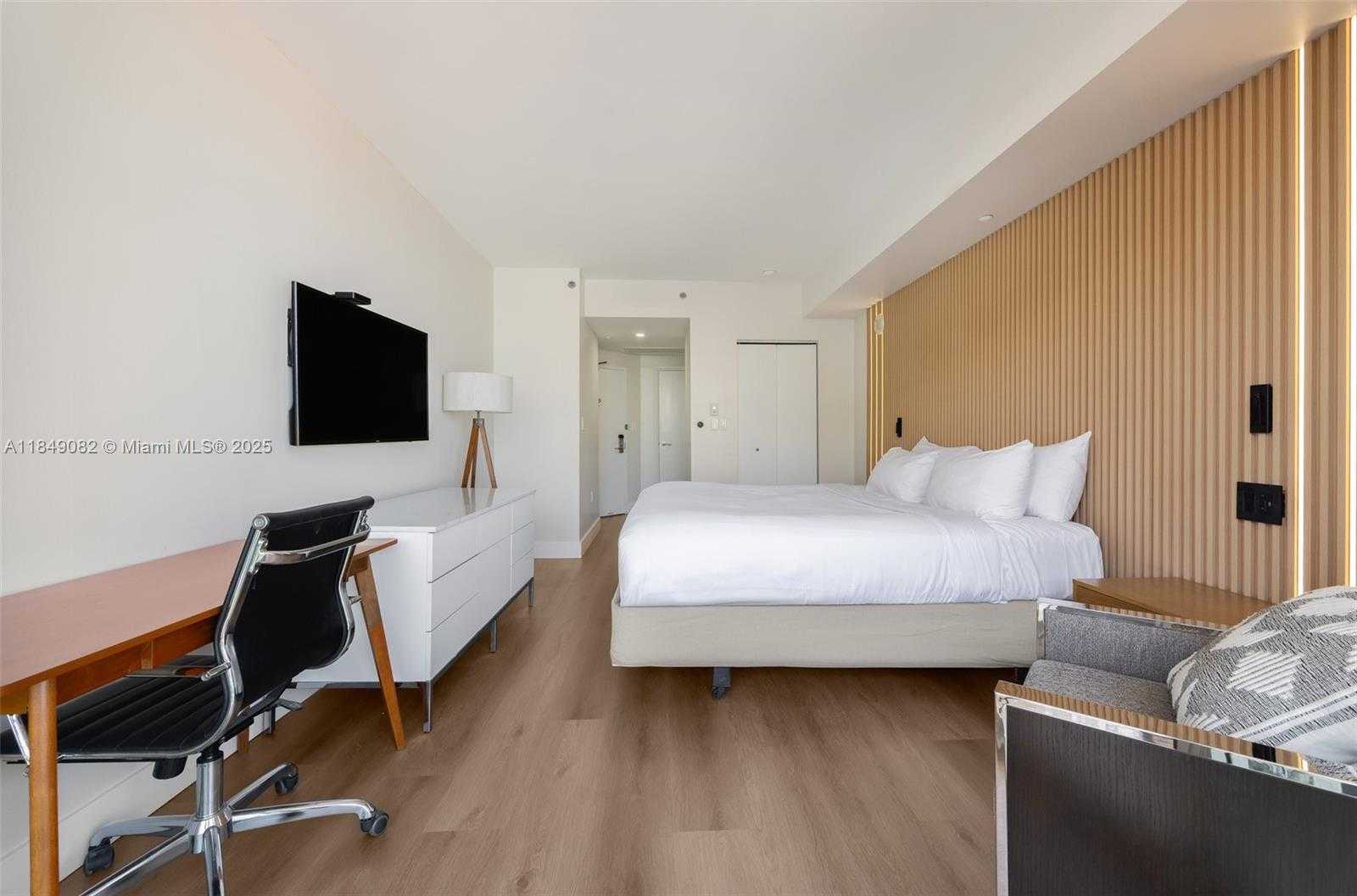 Small Image of 2889 MCFARLANE RD #905, Coconut Grove Number 10