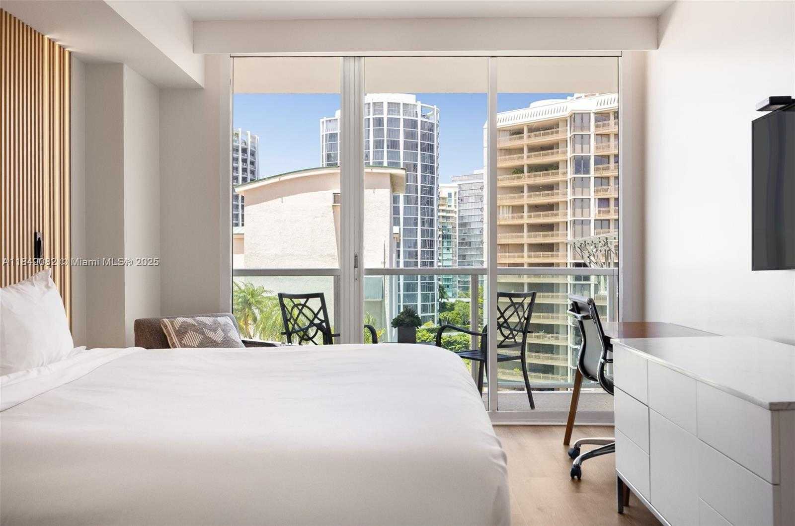 Small Image of 2889 MCFARLANE RD #905, Coconut Grove Number 11