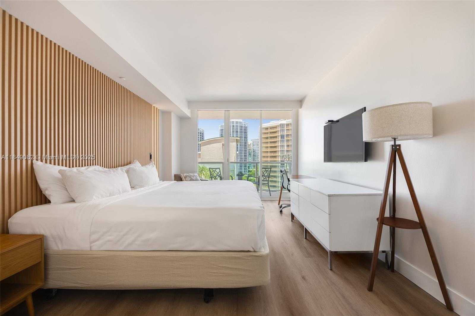 Small Image of 2889 MCFARLANE RD #905, Coconut Grove Number 12
