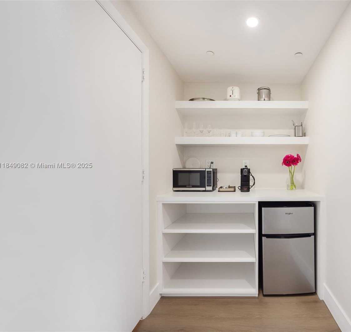 Small Image of 2889 MCFARLANE RD #905, Coconut Grove Number 13