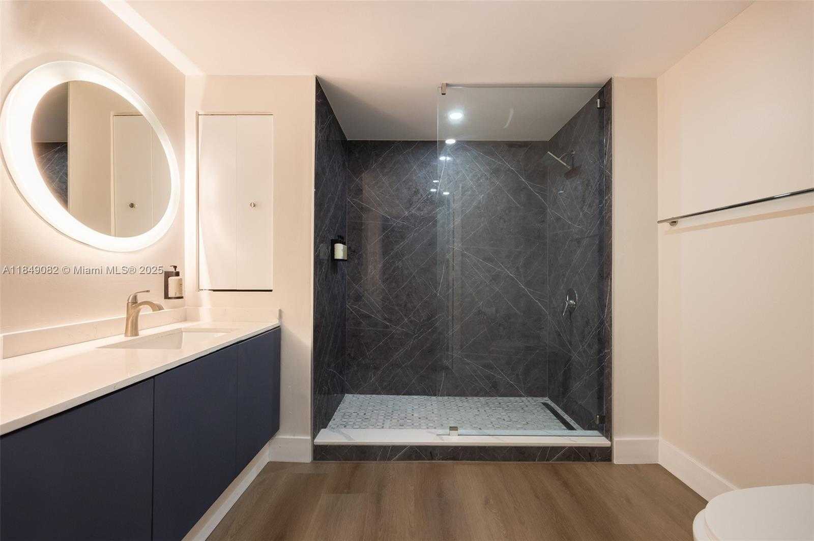 Small Image of 2889 MCFARLANE RD #905, Coconut Grove Number 15