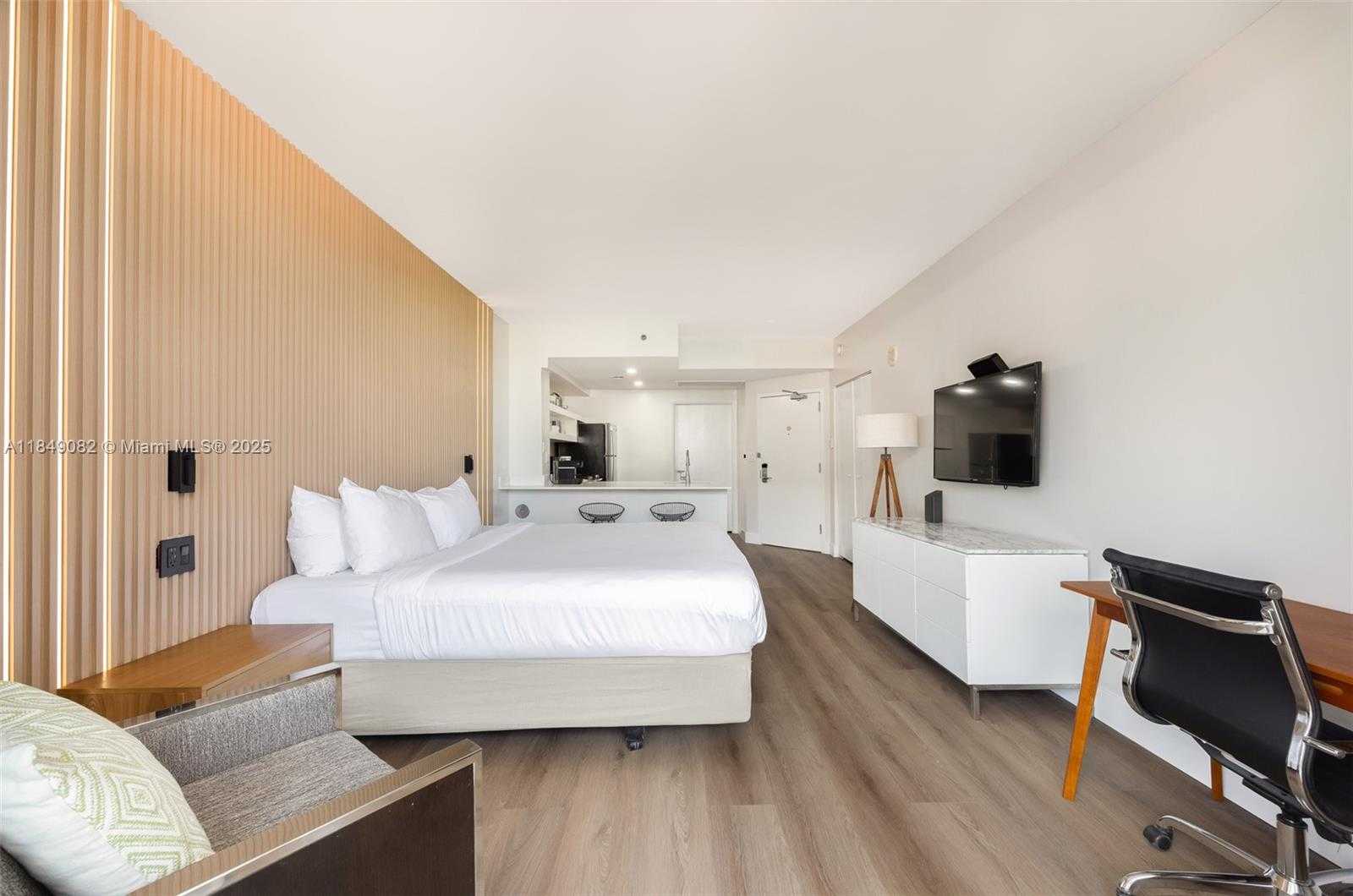Small Image of 2889 MCFARLANE RD #905, Coconut Grove Number 2