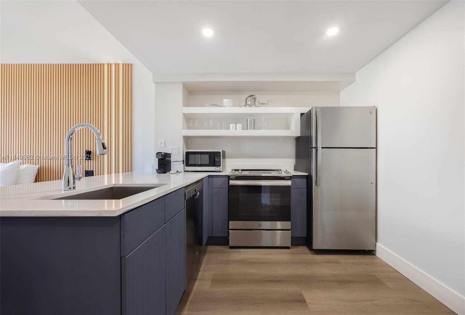 Small Image of 2889 MCFARLANE RD #905, Coconut Grove Number 4
