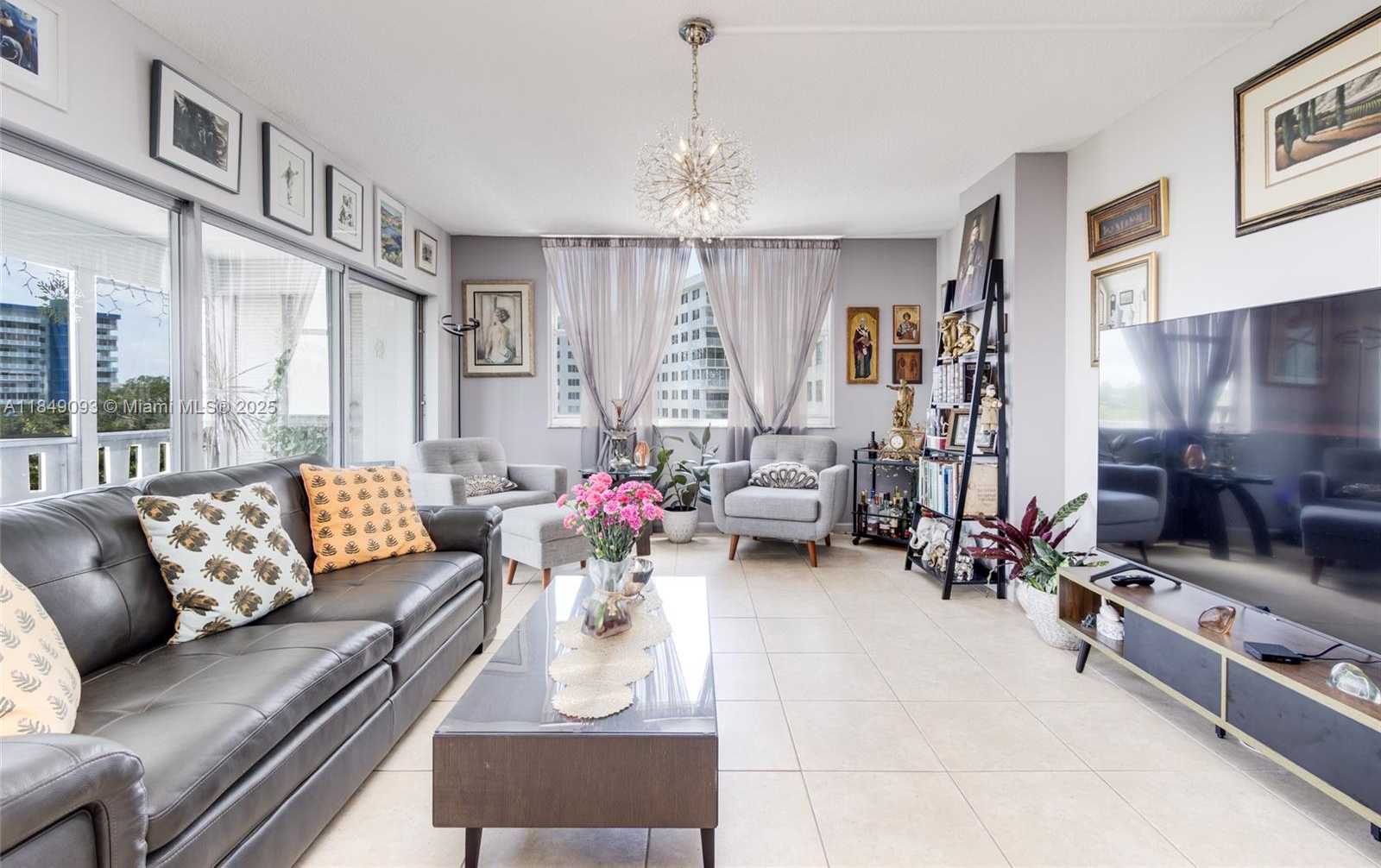 Small Image of 4330 HILLCREST DR #519, Hollywood Number 11