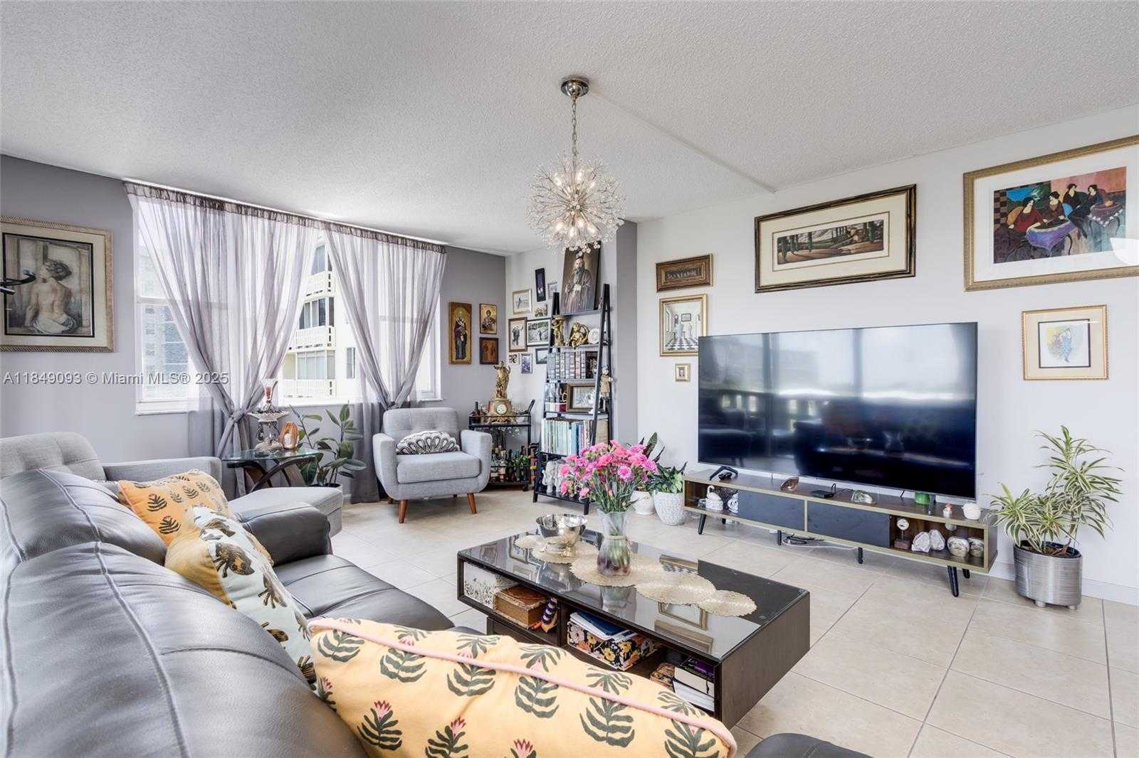 Small Image of 4330 HILLCREST DR #519, Hollywood Number 12