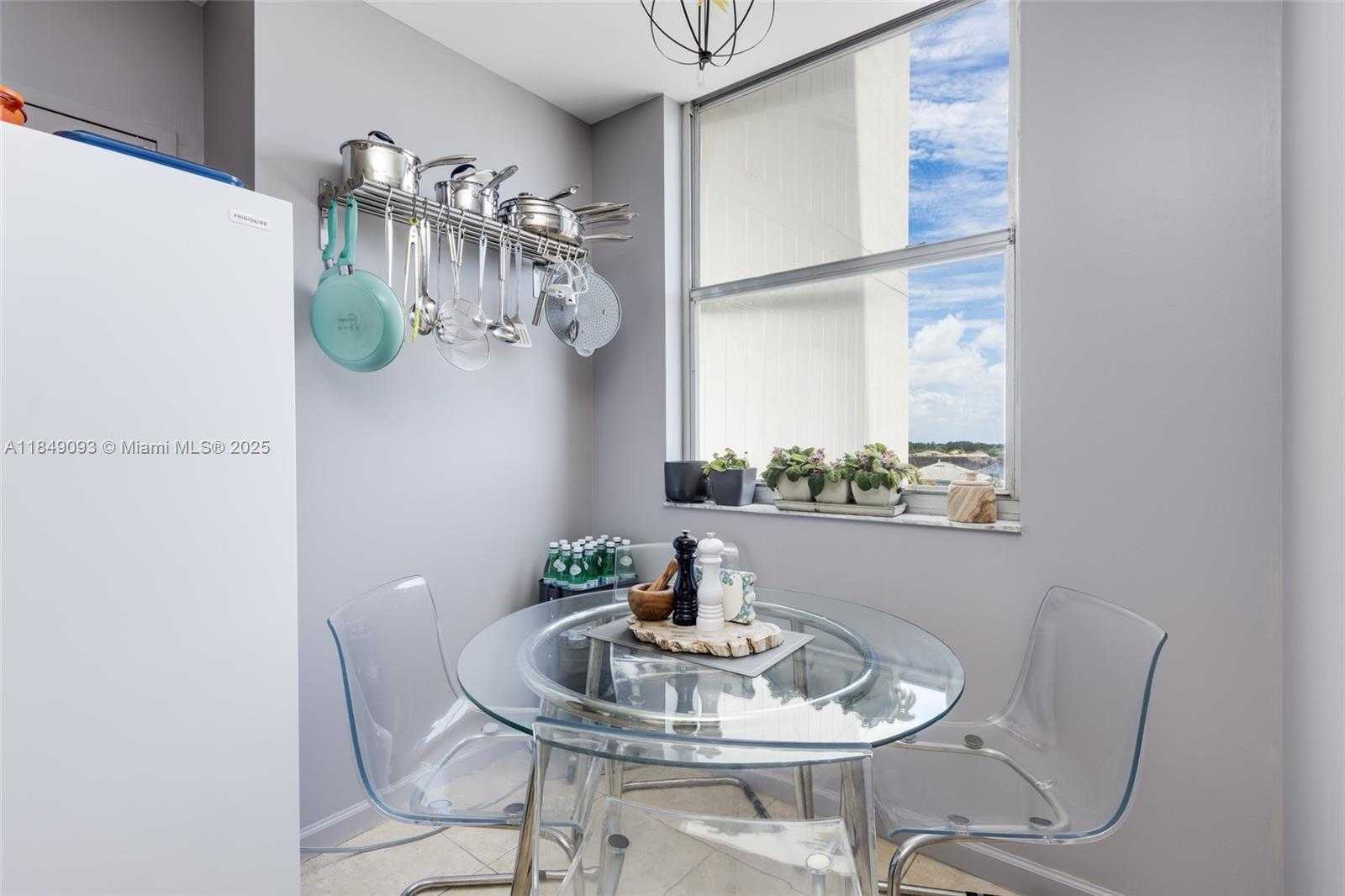 Small Image of 4330 HILLCREST DR #519, Hollywood Number 13