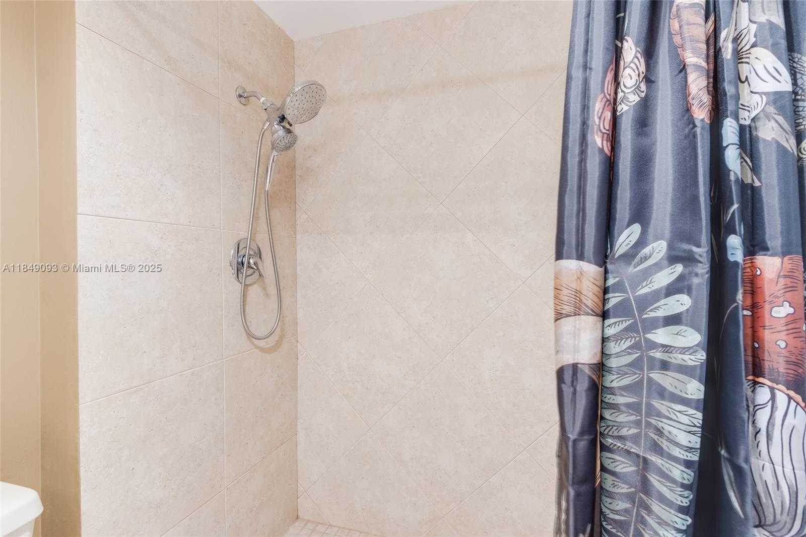 Small Image of 4330 HILLCREST DR #519, Hollywood Number 19