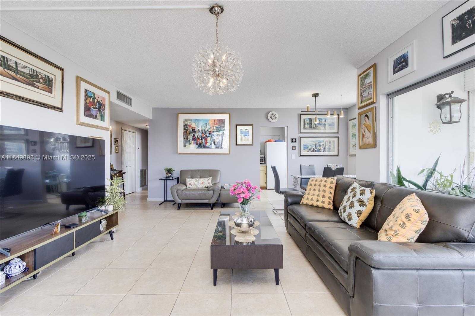 Small Image of 4330 HILLCREST DR #519, Hollywood Number 2