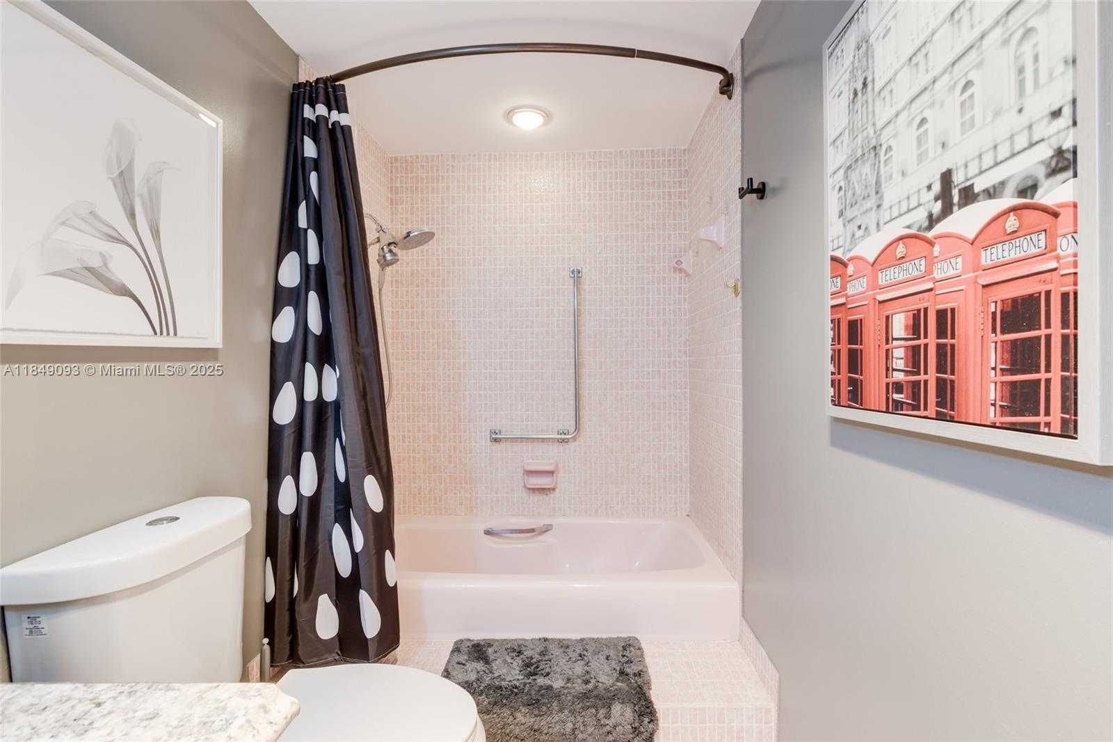 Small Image of 4330 HILLCREST DR #519, Hollywood Number 26