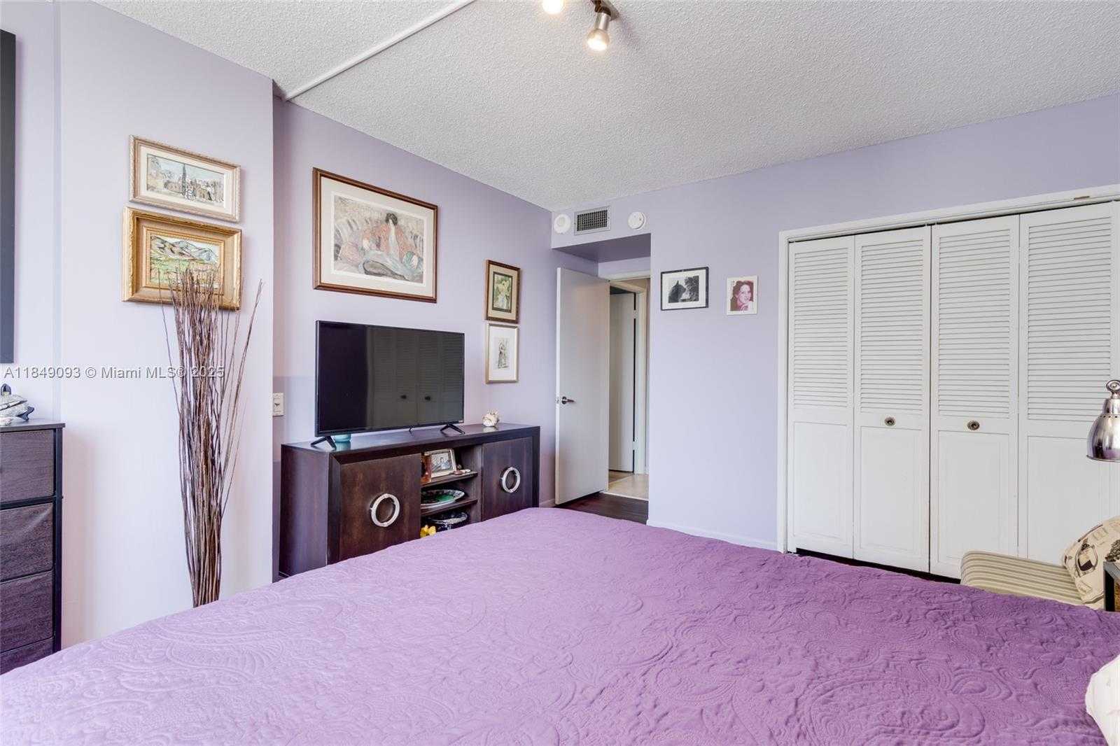Small Image of 4330 HILLCREST DR #519, Hollywood Number 28