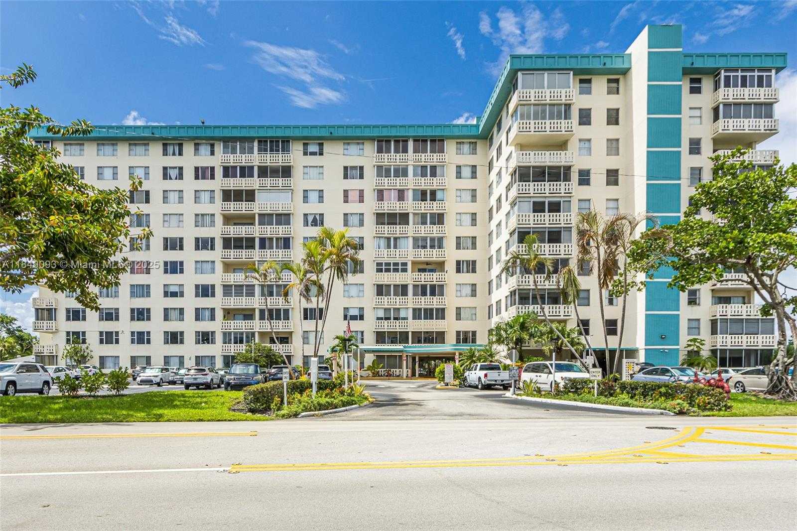 Small Image of 4330 HILLCREST DR #519, Hollywood Number 34
