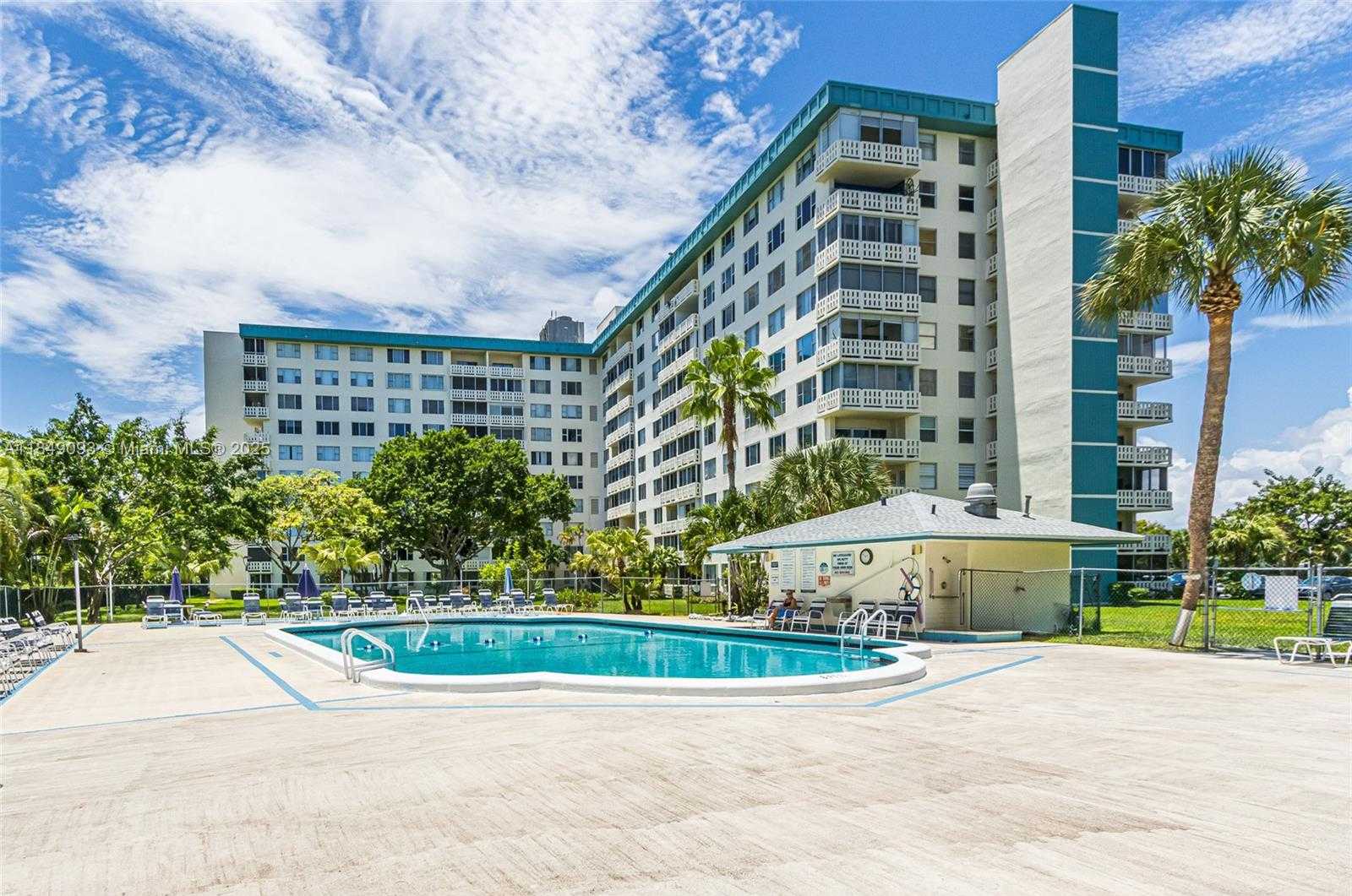 Small Image of 4330 HILLCREST DR #519, Hollywood Number 4