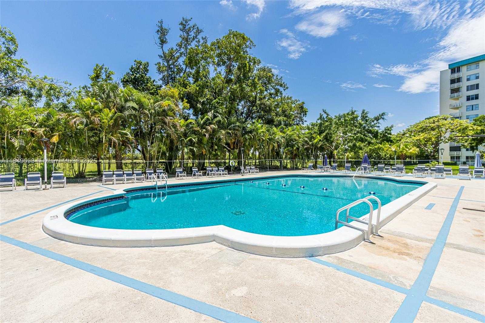 Small Image of 4330 HILLCREST DR #519, Hollywood Number 5