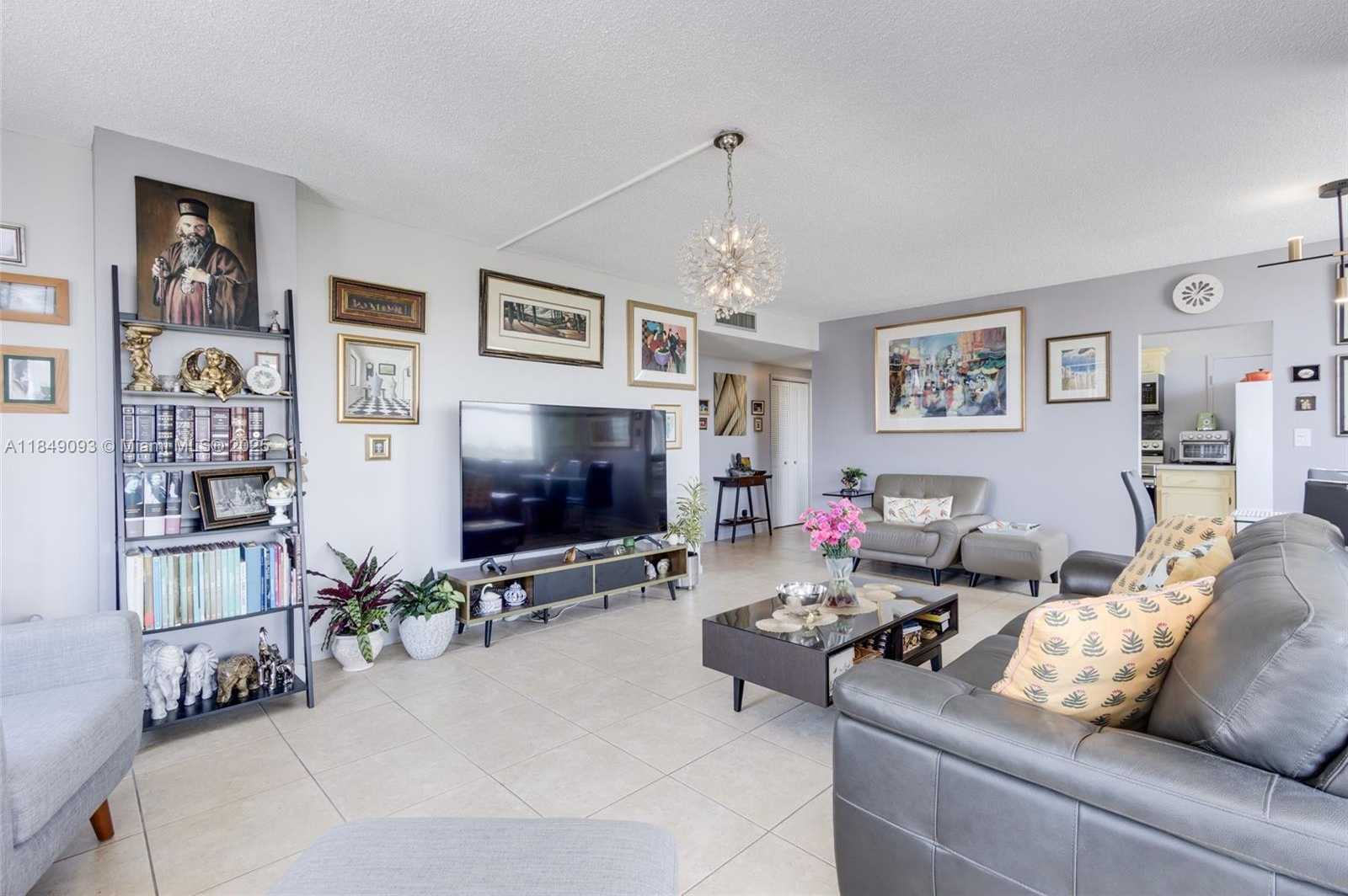 Small Image of 4330 HILLCREST DR #519, Hollywood Number 7